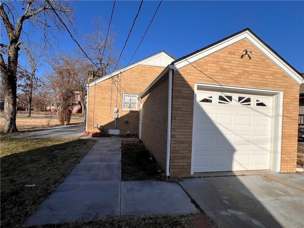 915 S National Street — photo 11