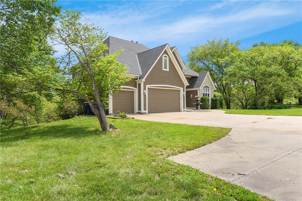 9007 Scott Drive, De Soto, KS