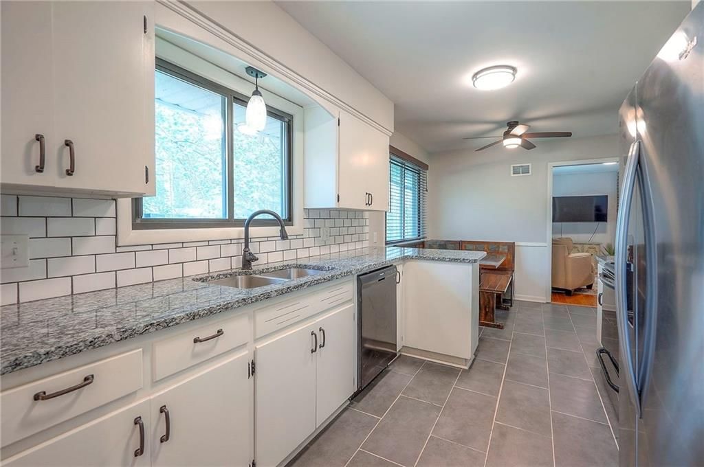 10408 E 81st Terrace — photo 8