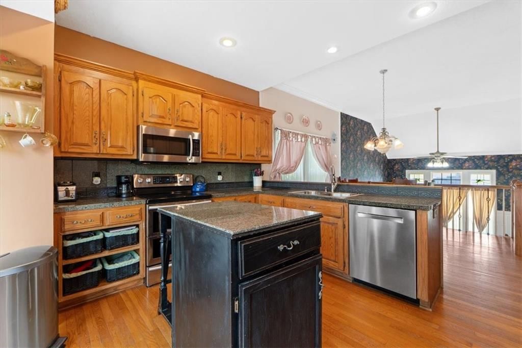 Photo 8 of 35 - 4205 N 126TH Street
