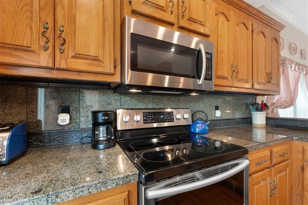 Photo 9 of 35 - 4205 N 126TH Street