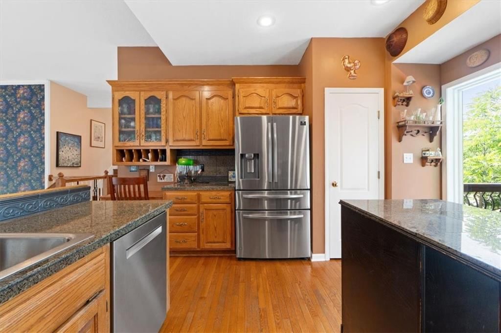 Photo 10 of 35 - 4205 N 126TH Street