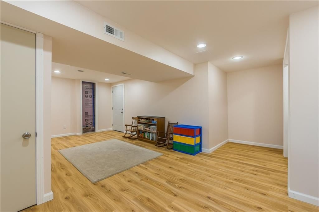 4531 N Bellaire Avenue — photo 18