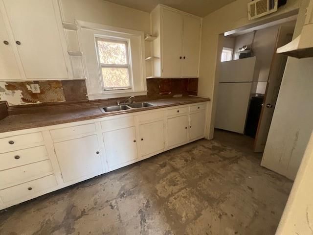 1220 E 80th Street — photo 2
