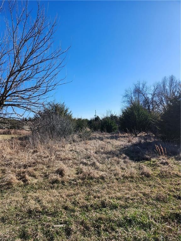 Photo 2 of 7 - 18 Nebraska Drive