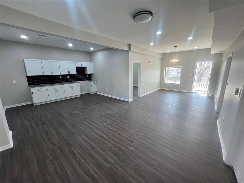 4214 E 7th Street — photo 5