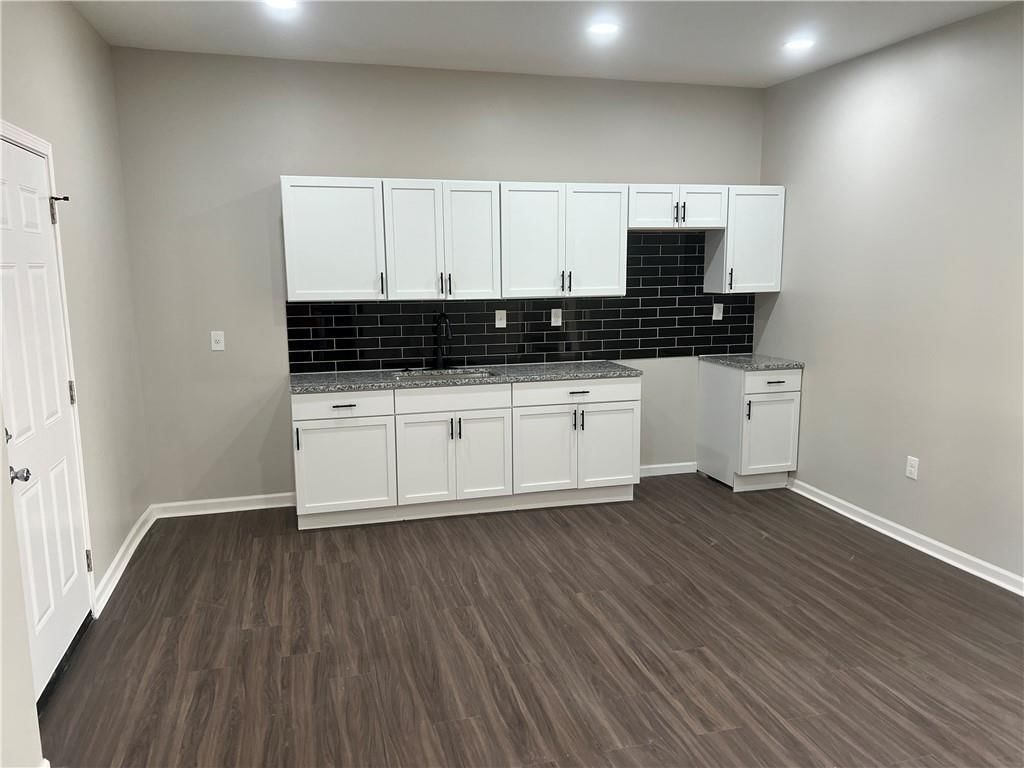 4214 E 7th Street — photo 8