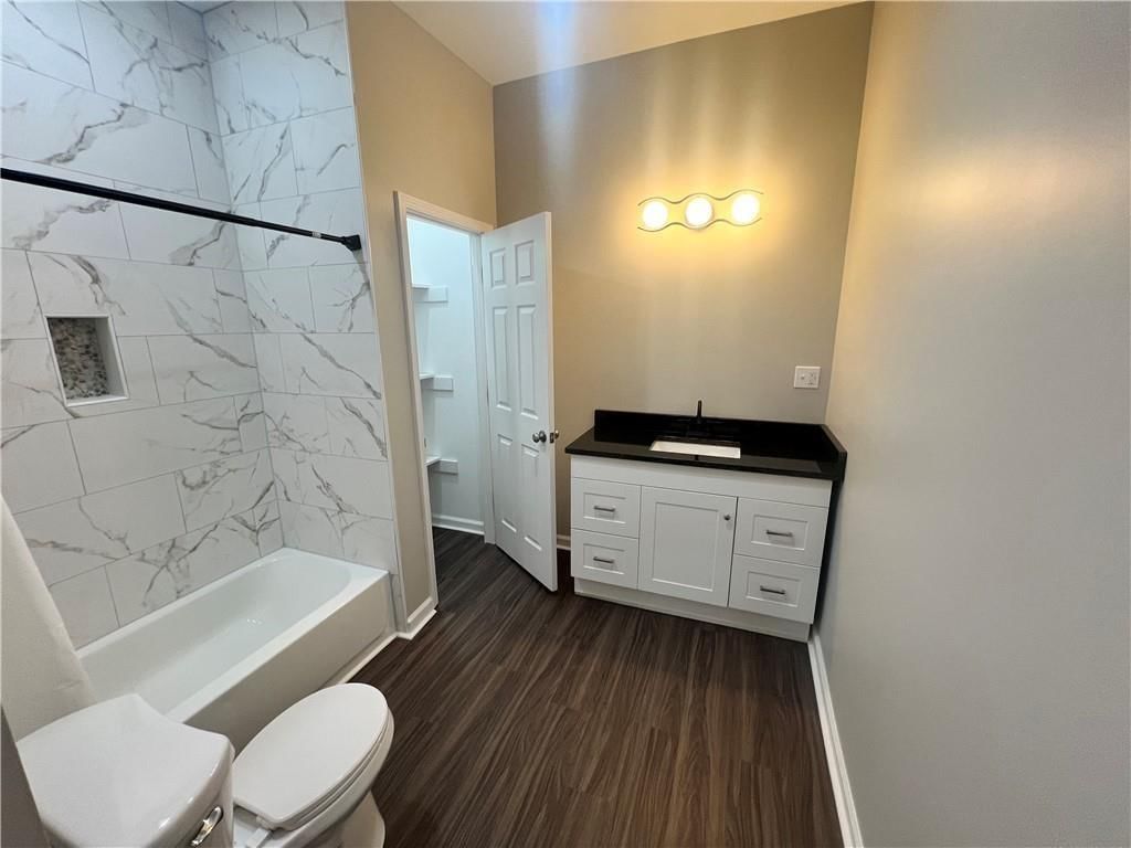 4214 E 7th Street — photo 9
