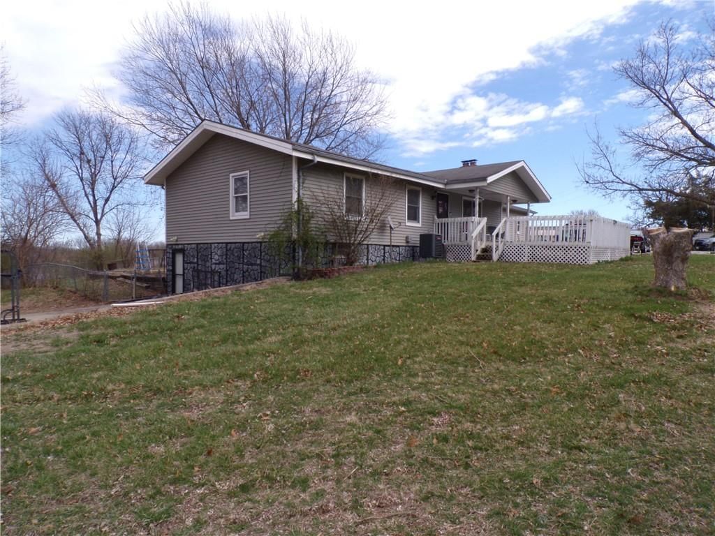 1135 NE 75th Road — photo 2