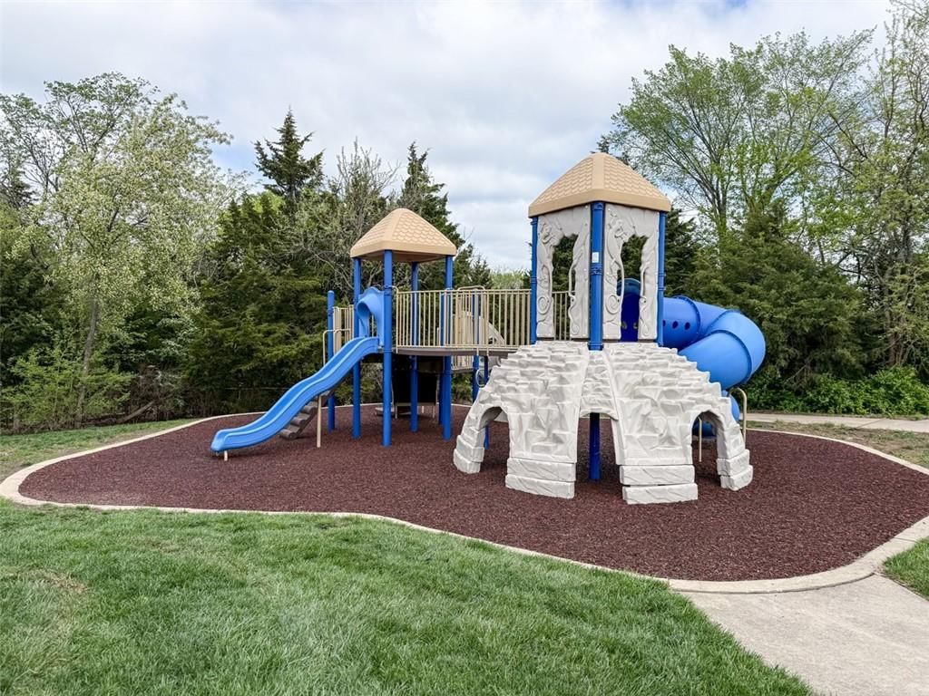 8017 Round Prairie Street — photo 36