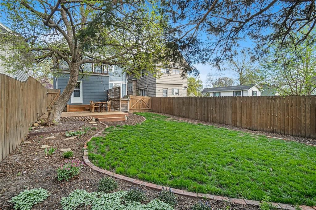 4346 Genessee Street — photo 24