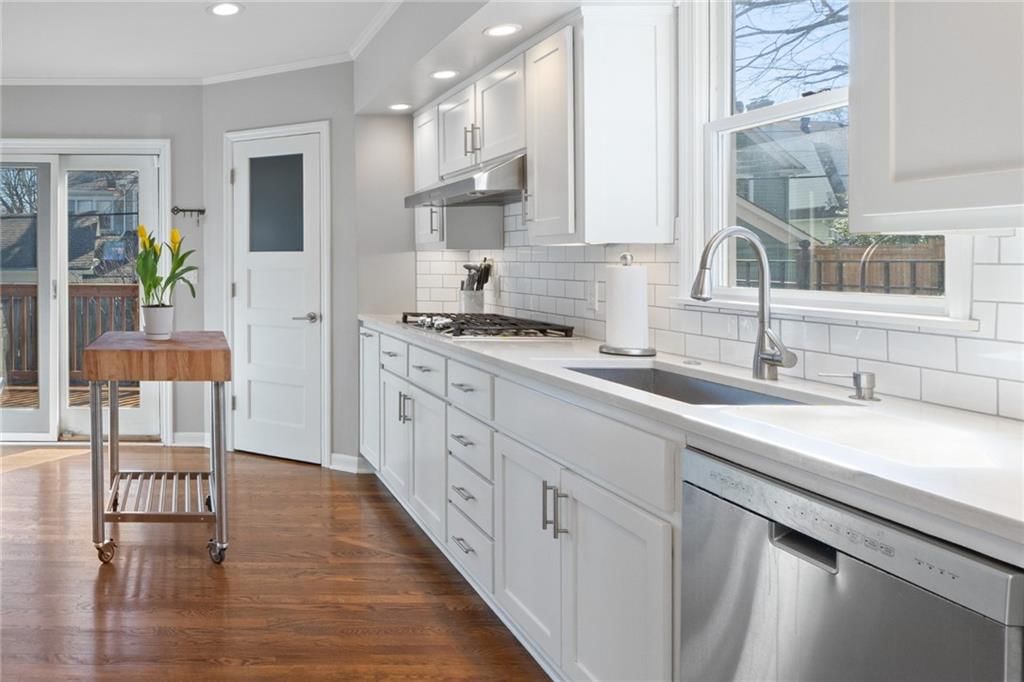 631 W 61st Street — photo 16