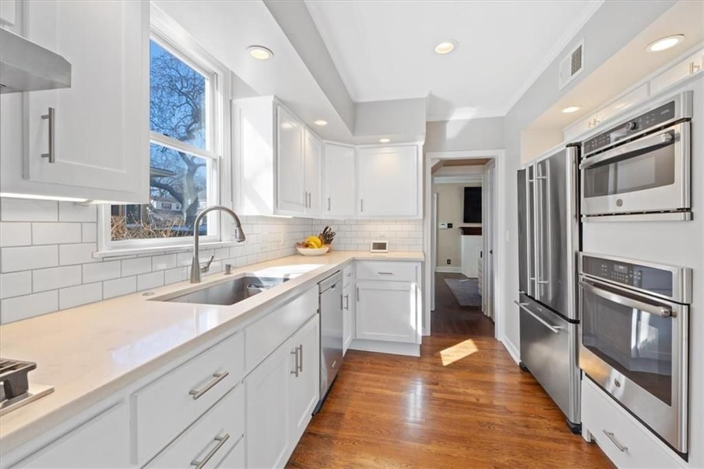 631 W 61st Street — photo 17