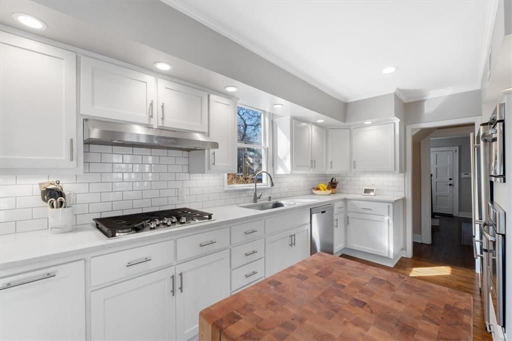 631 W 61st Street — photo 19