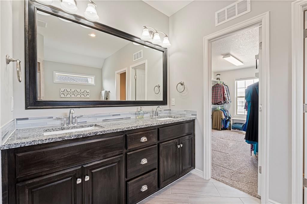 9924 N Richmond Avenue — photo 31