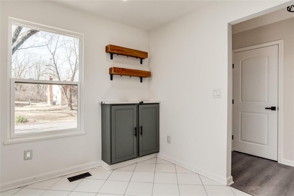 9035 Manning Avenue — photo 7
