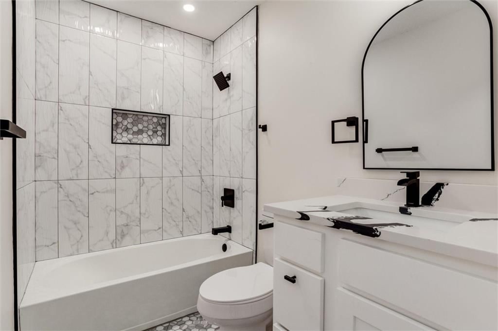 9035 Manning Avenue — photo 14