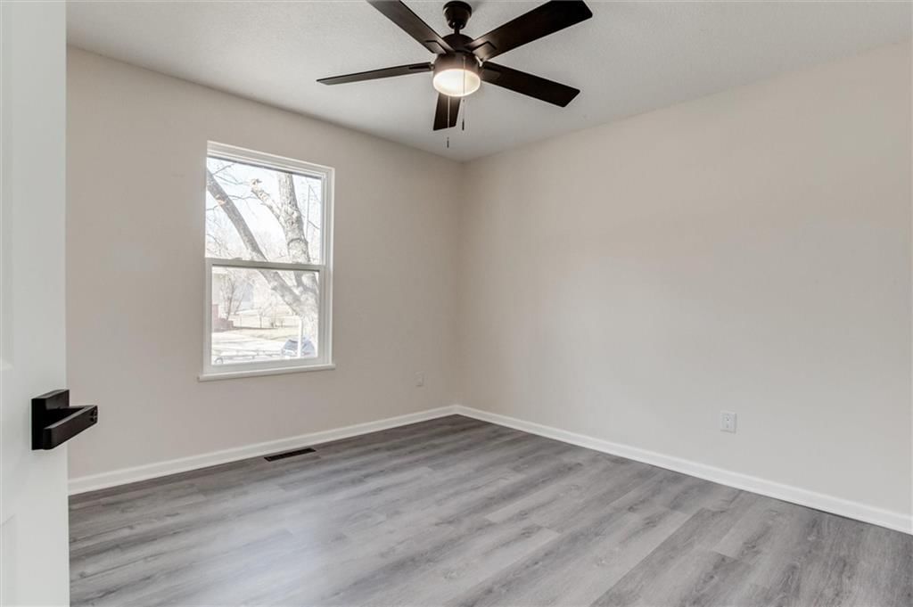 9035 Manning Avenue — photo 15