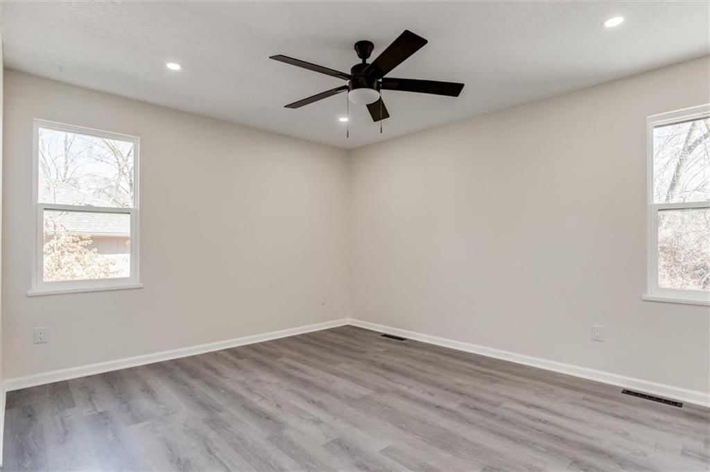 9035 Manning Avenue — photo 17