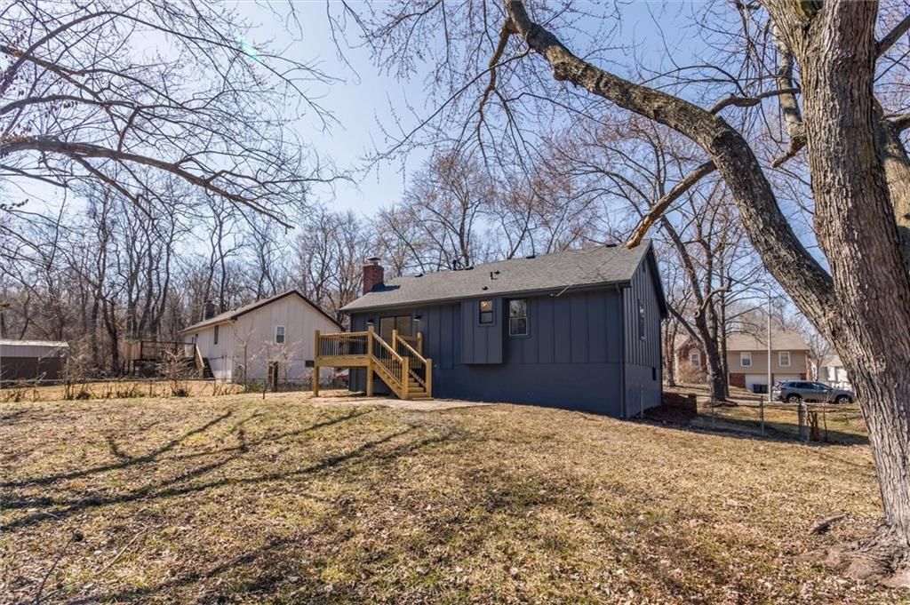 9035 Manning Avenue — photo 23