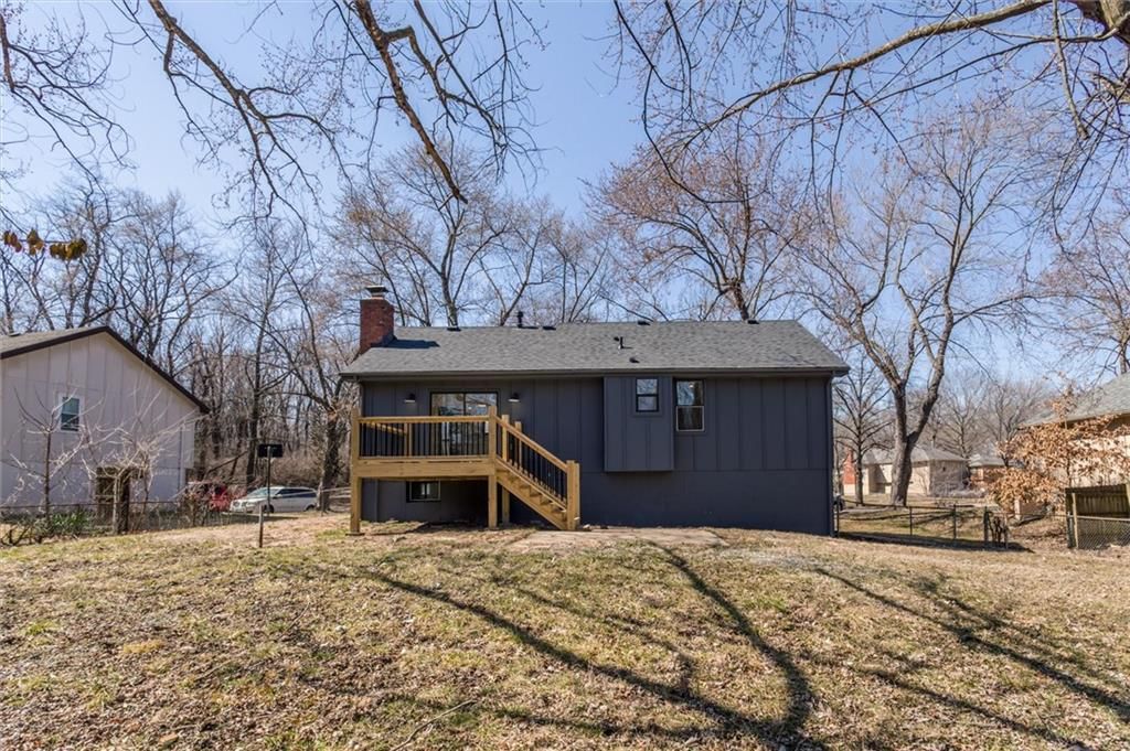 9035 Manning Avenue — photo 24
