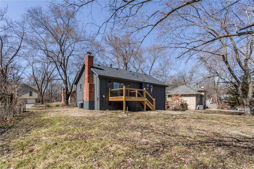9035 Manning Avenue — photo 25