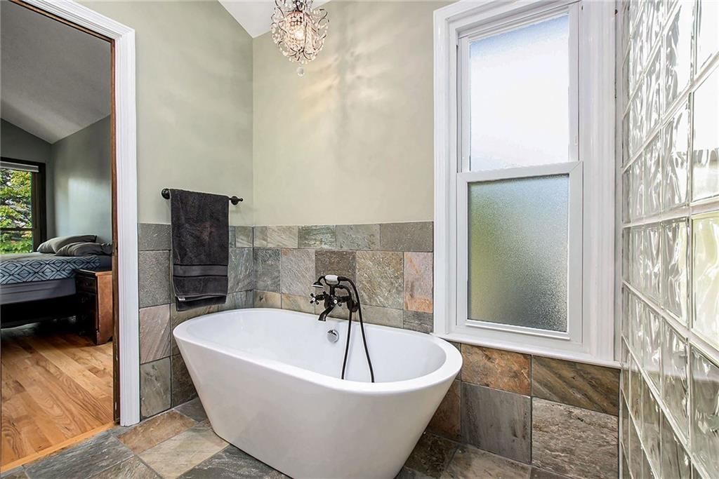 10202 NW Mirror Lake Drive — photo 18
