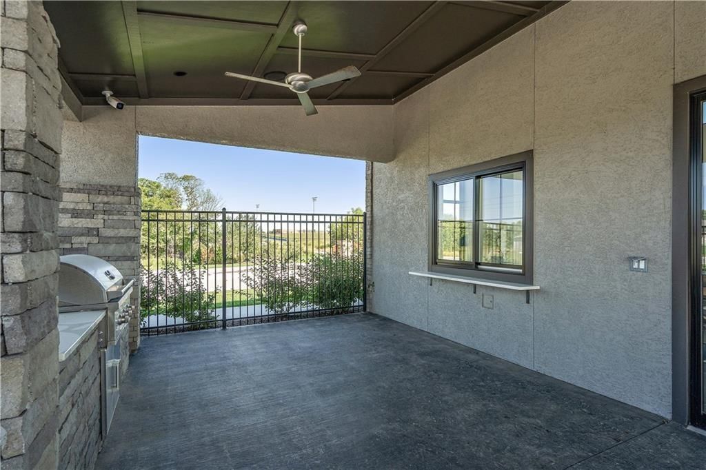 Photo 16 of 39 - 18815 188th Terrace