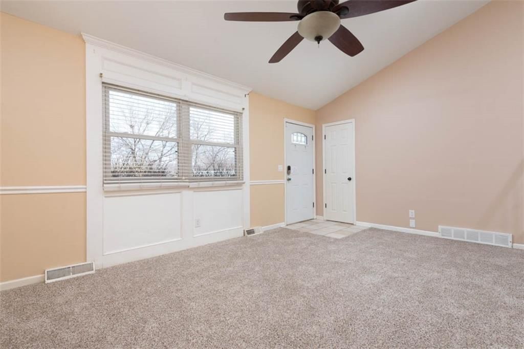 7937 NE 55th Street — photo 3