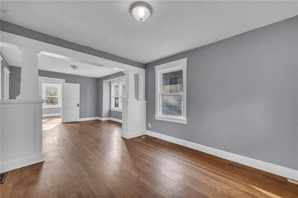 2923 Kensington Avenue — photo 3