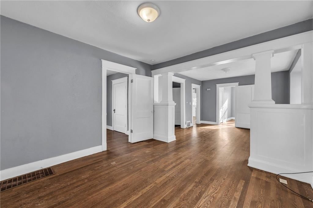 2923 Kensington Avenue — photo 4