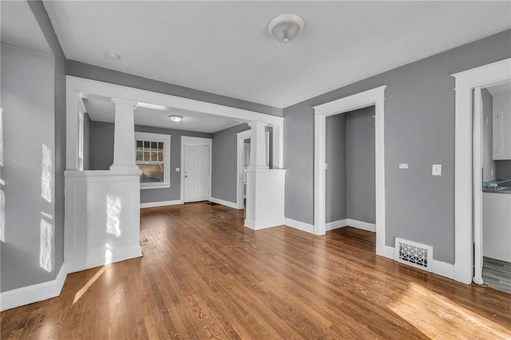2923 Kensington Avenue — photo 5