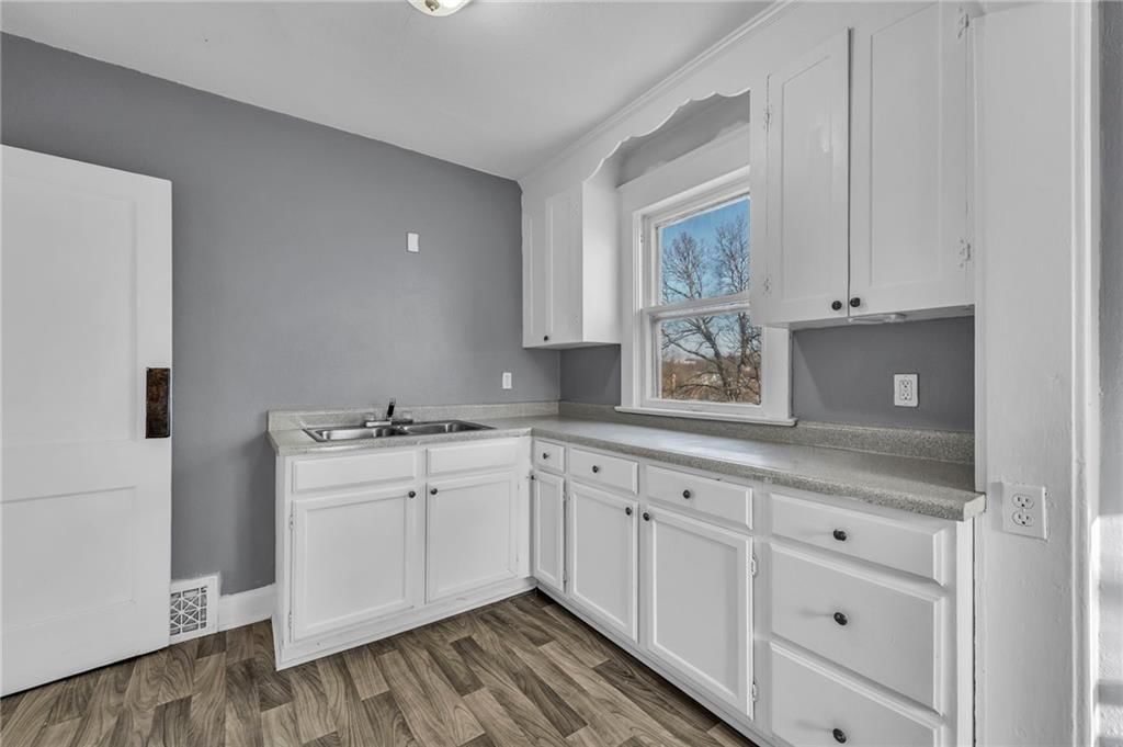 2923 Kensington Avenue — photo 8