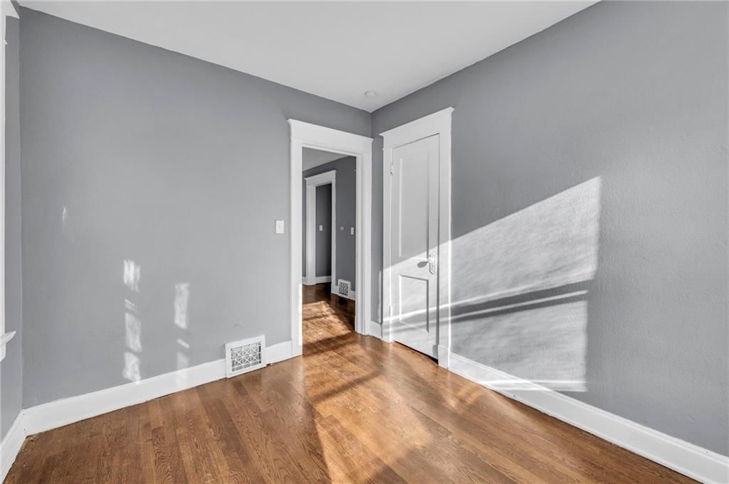 2923 Kensington Avenue — photo 14