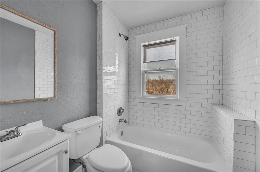 2923 Kensington Avenue — photo 15