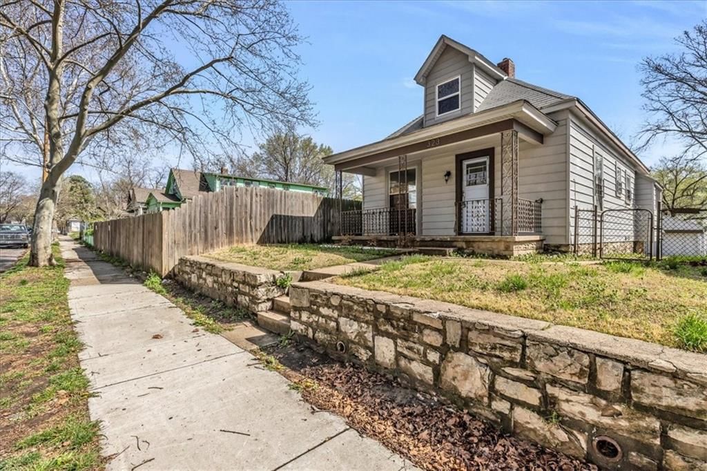 323 Lawndale Avenue — photo 3