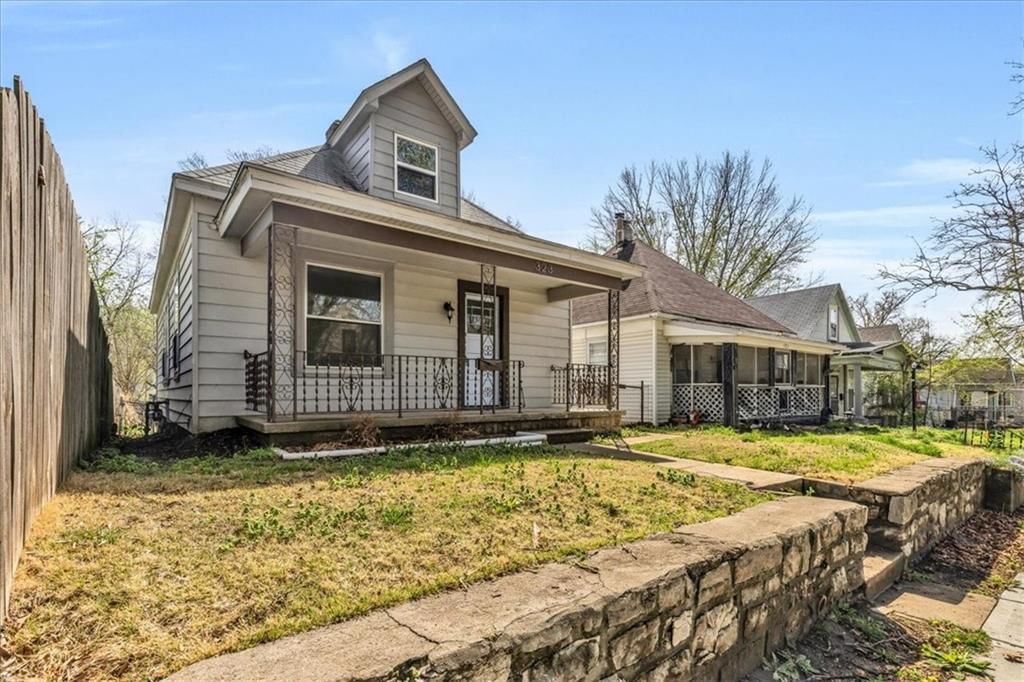 323 Lawndale Avenue — photo 4