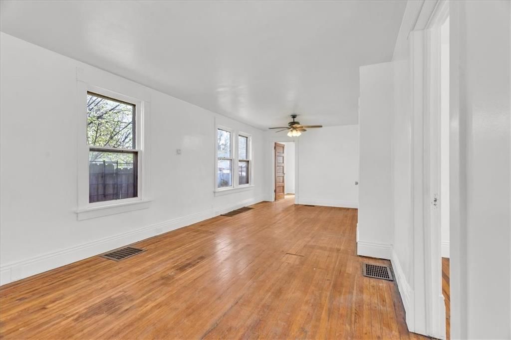 323 Lawndale Avenue — photo 6