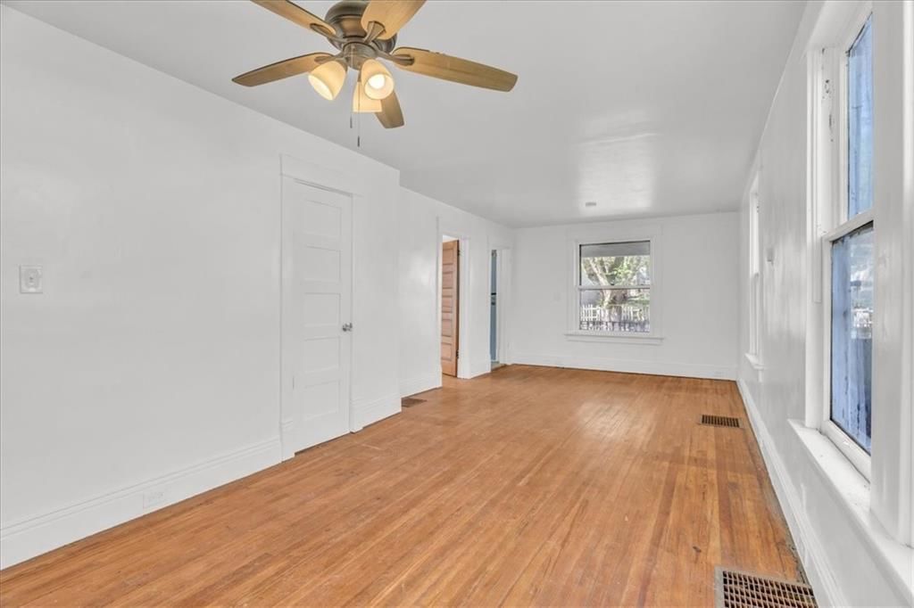 323 Lawndale Avenue — photo 8