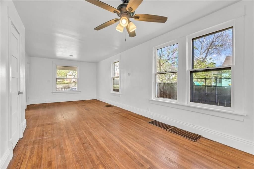 323 Lawndale Avenue — photo 9