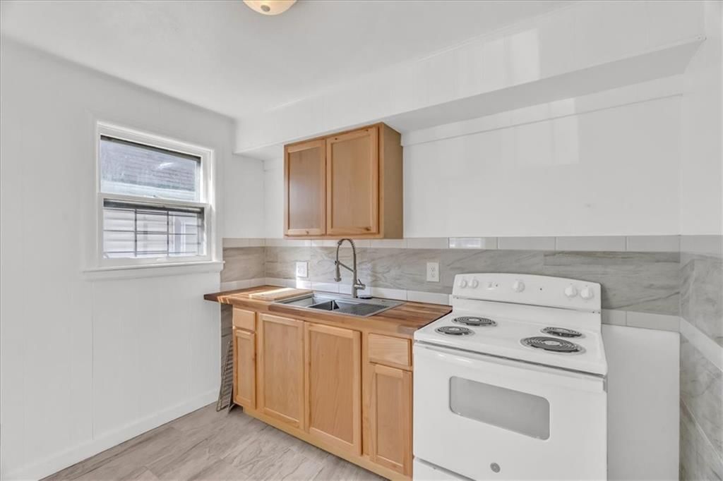323 Lawndale Avenue — photo 11
