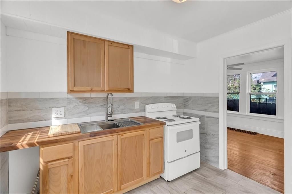 323 Lawndale Avenue — photo 12