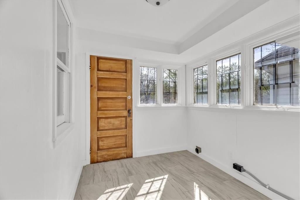 323 Lawndale Avenue — photo 13