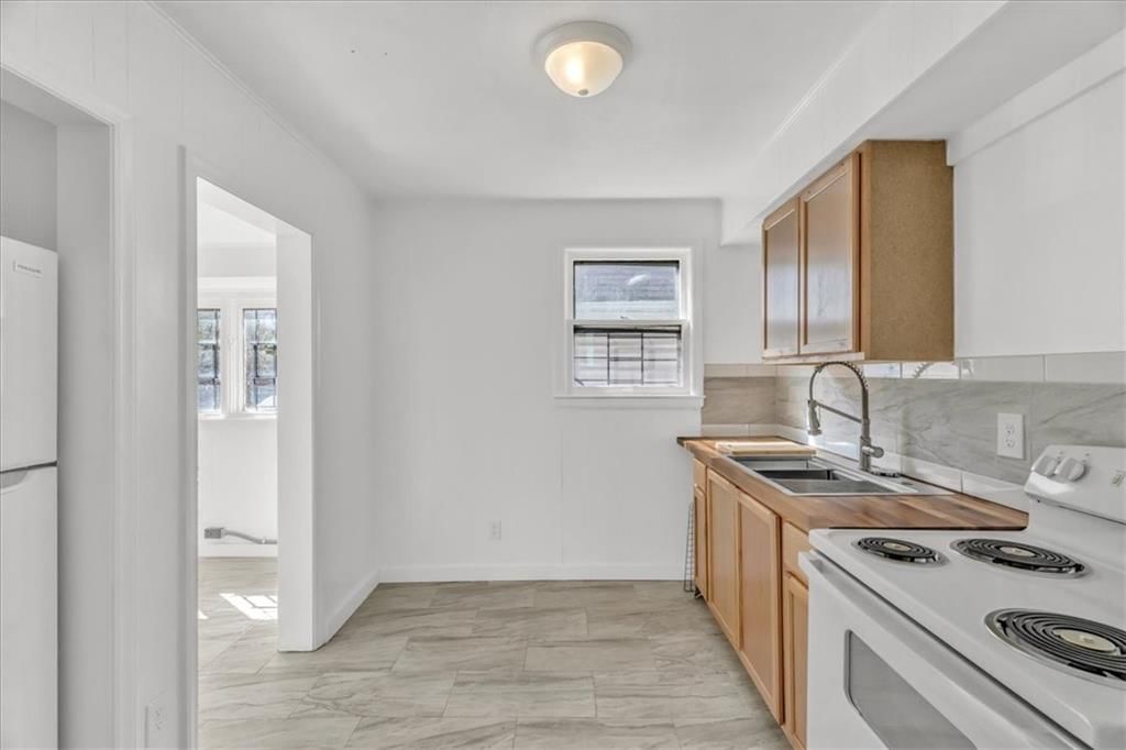 323 Lawndale Avenue — photo 15