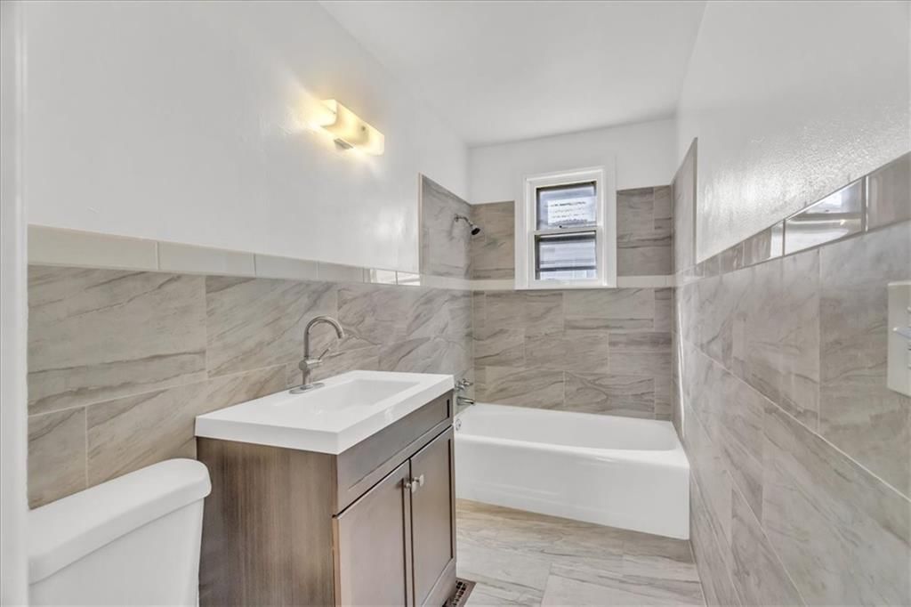 323 Lawndale Avenue — photo 16