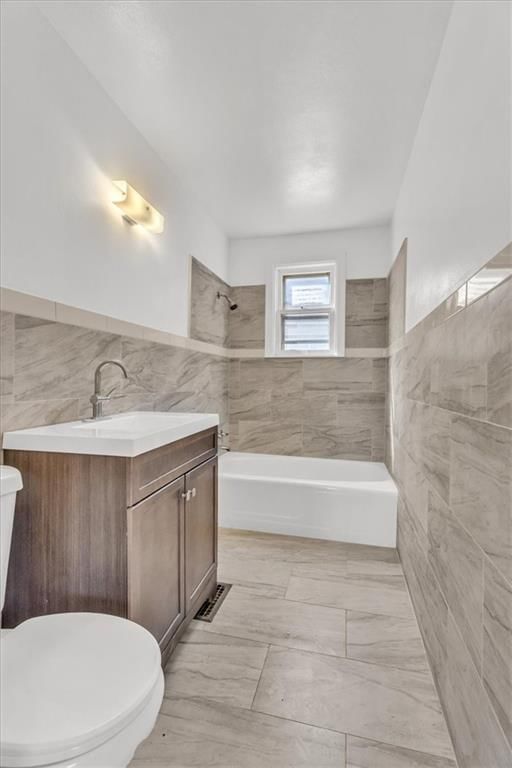 323 Lawndale Avenue — photo 17