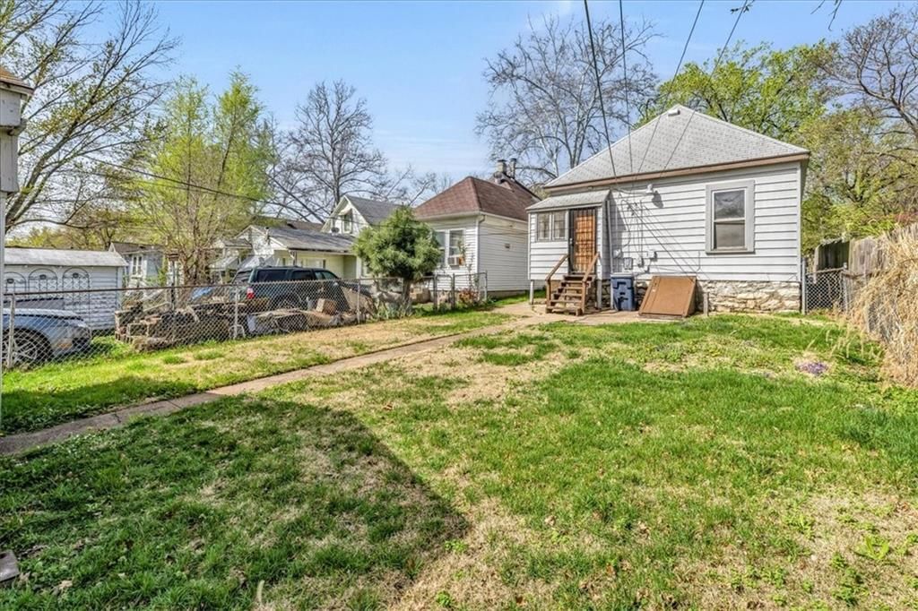 323 Lawndale Avenue — photo 19