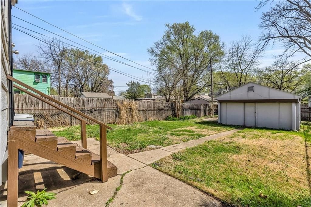 323 Lawndale Avenue — photo 22