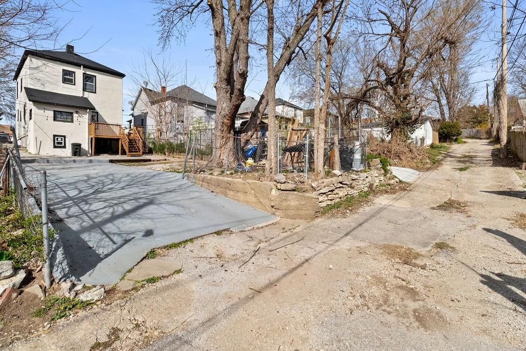 1237 Ridge Avenue — photo 31