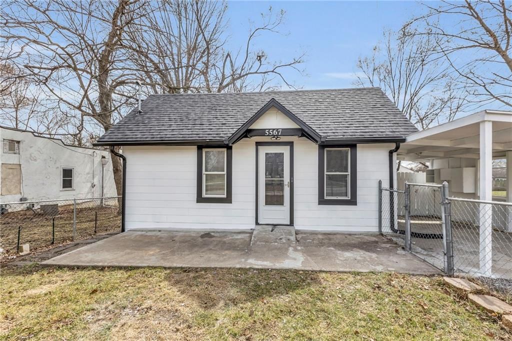 5567 Farrow Avenue — photo 1